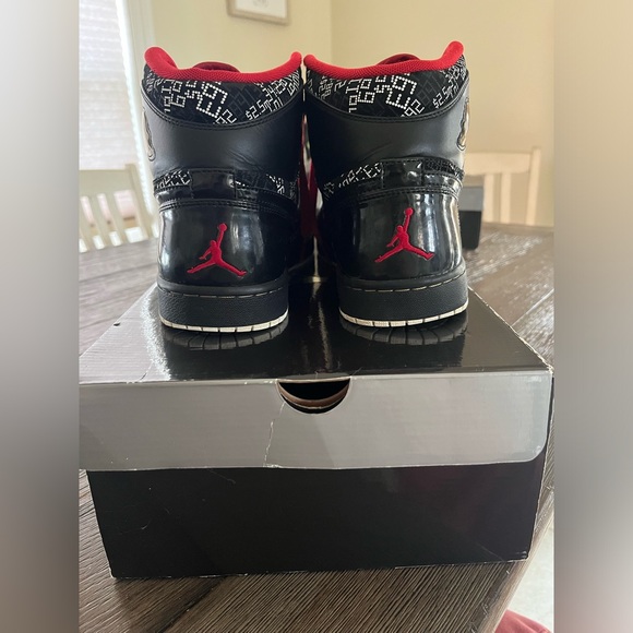 Jordan 1 Retro Hall of Fame - Picture 3 of 5